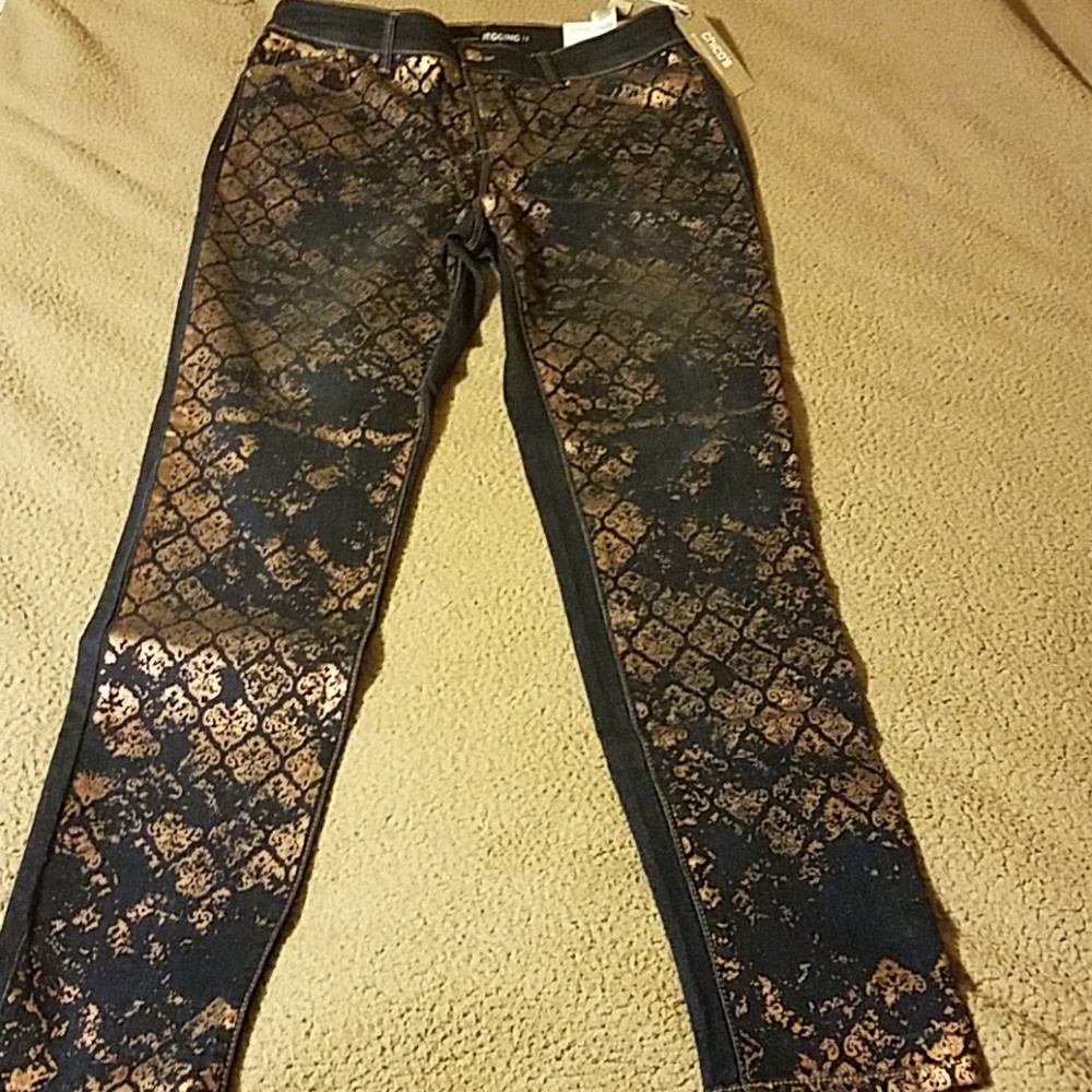 NWT Chico's Platinum Lace Foil Print Jegging Jeans